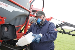 Рассказываем, как в филиале «Лакнея» защищают рапс и зерновые