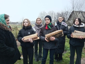 Волонтеры Лесновской СШ заботятся о старшем поколении