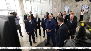 Торговля на селе и новые проекты: Президент провел рабочую поездку в Вилейский район