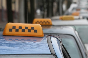 Таксист WB Taxi ударил пассажирку в Минске. Компания пообещала блокировку